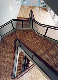 3～4階への階段